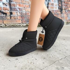 Malibu Women’s Quilted Fabric Little Dume Vegan Faux Fur Black Boots Sz 6